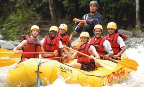 WHITEWATER-RAFTING-ON-THE-SARAPIQUI-RIVER